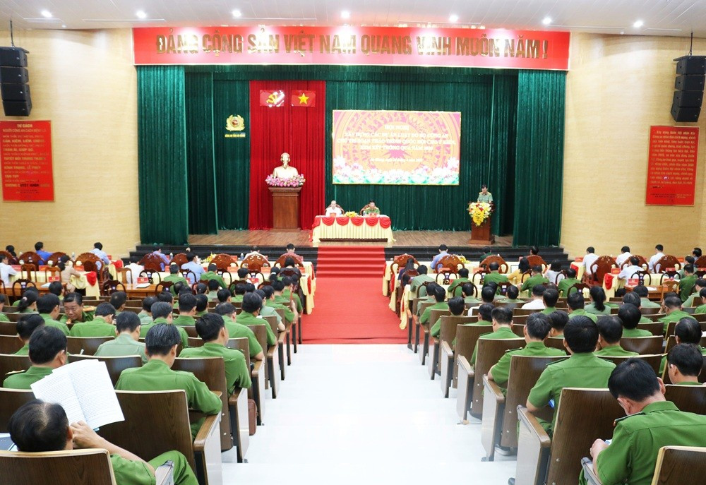 Đông đảo lực lượng công an các xã, phường, phòng chuyên môn Công an tỉnh An Giang tham dự hội nghị (Ảnh: Nghiêm Túc) quang-canh.jpg