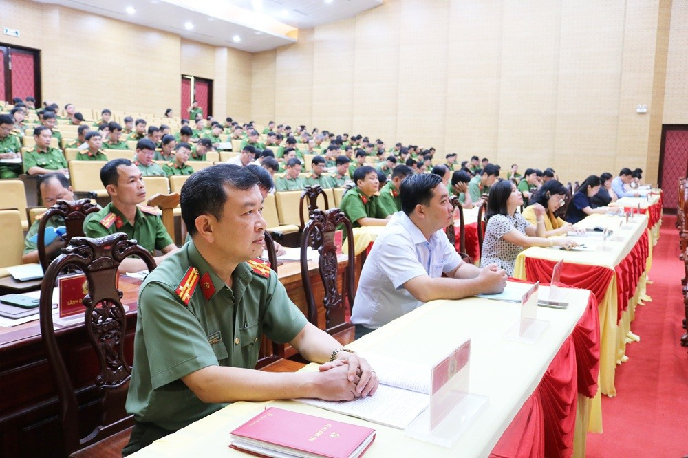 Các đại biểu tham dự hội nghị dai-bieu-1.jpg