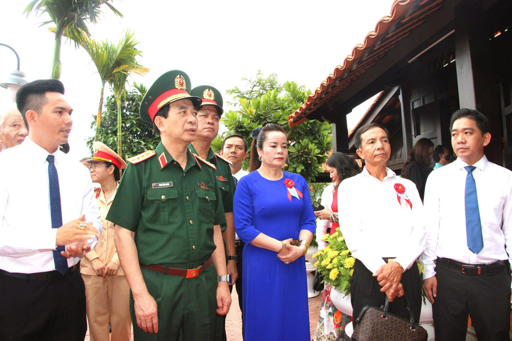 Bộ trưởng Bộ Quốc phòng, Đại tướng Phan Văn Giang tại Lễ khánh thành Công viên tượng đài, Nhà lưu niệm Anh hùng liệt sĩ Võ Thị Sáu 22.jpg
