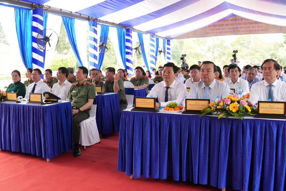 Các đại biểu dự lễ khánh thành dsc05148.jpg
