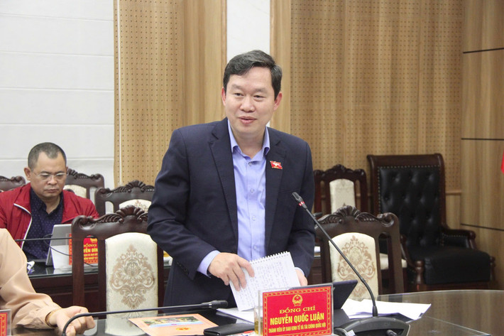 Phó Trưởng Đoàn ĐBQH tỉnh Yên Bái Nguyễn Quốc Luận phát biểu Phó Trưởng Đoàn ĐBQH tỉnh Yên Bái Nguyễn Quốc Luận phát biểu