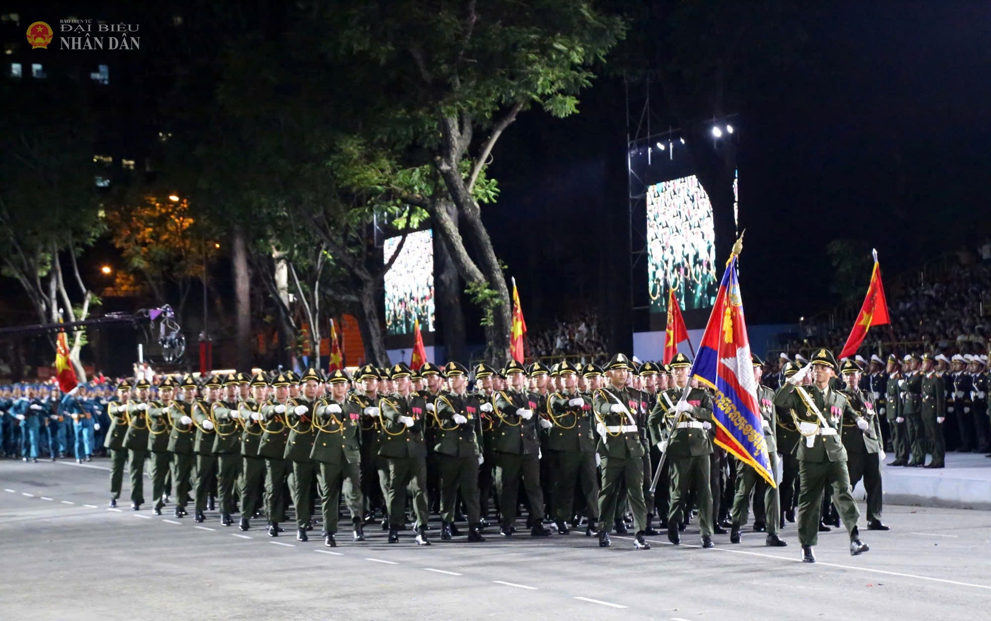 Quân đội hoàng gia Campuchia tham gia sơ duyệt camphu2.jpg