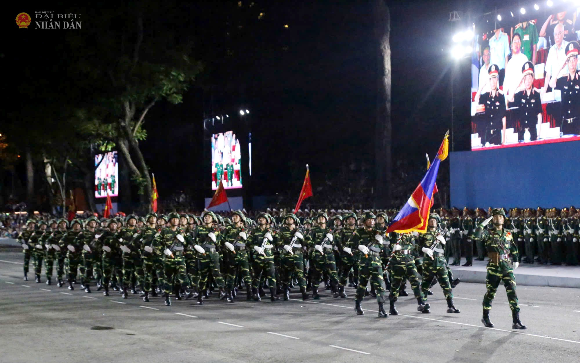 Quân đội Lào tham gia sơ duyệt lao1.jpg