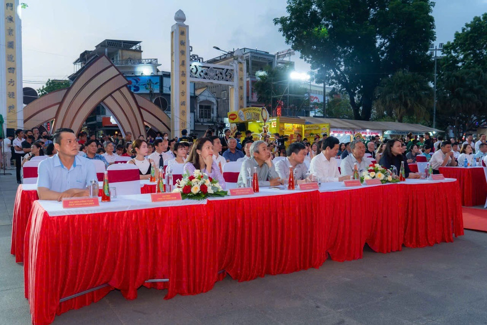 Lễ khai mạc Chương trình “Huế - Kinh đô ẩm thực” năm 2025 le-khai-mac-hue-kinh-do-am-thuc-2025.jpg