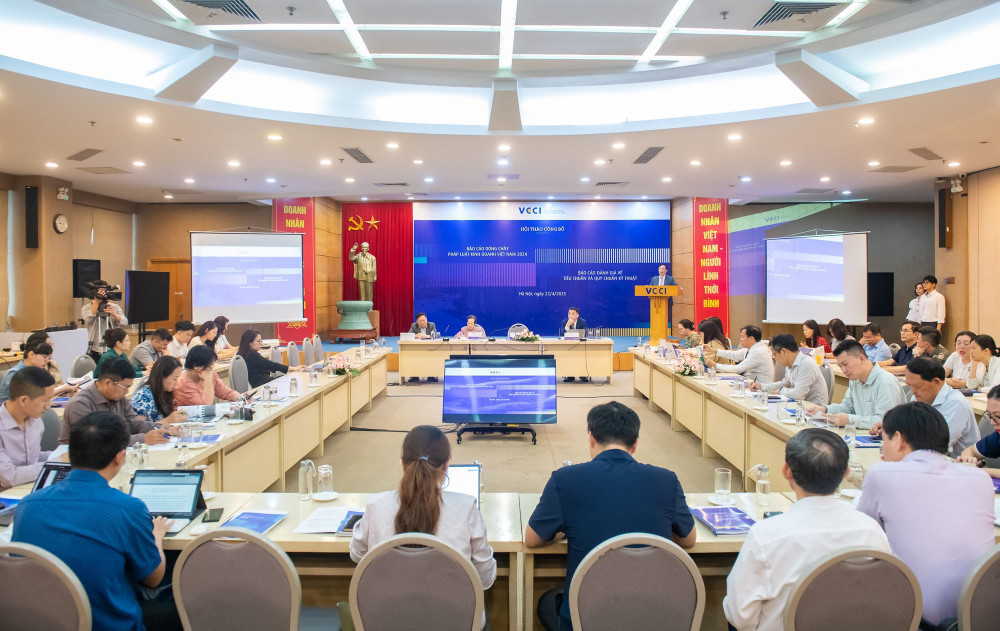 Hội thảo công bố Báo cáo "Dòng chảy pháp luật kinh doanh Việt Nam 2024" vừa được VCCI tổ chức tại Hà Nội. Ảnh: HT toancanh3-17453108382951102033024.jpg
