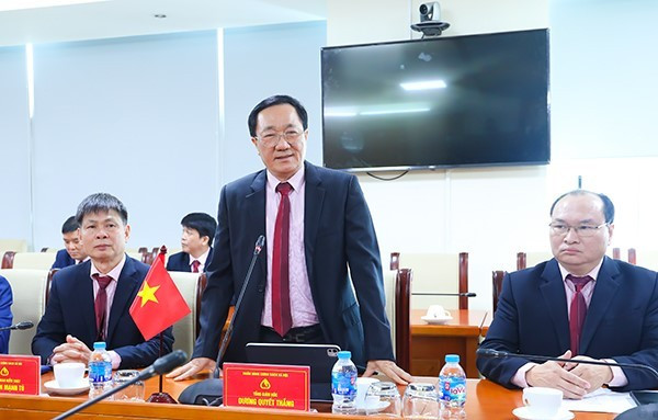 Tổng Giám đốc NHCSXH Dương Quyết Thắng phát biểu tại buổi làm việc. Ảnh: NHCSXH csxh1.jpg