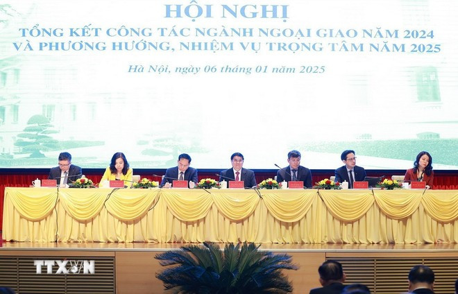 Thủ tướng Phạm Minh Chính và lãnh đạo Bộ Ngoại giao chủ trì Hội nghị triển khai nhiệm vụ ngành ngoại giao năm 2025. Ảnh: Dương Giang/TTXVN Thủ tướng Phạm Minh Chính và lãnh đạo Bộ Ngoại giao chủ trì Hội nghị triển khai nhiệm vụ ngành ngoại giao năm 2025. Ảnh: Dương Giang/TTXVN