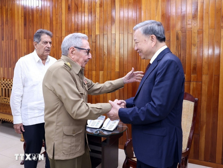 Tổng Bí thư, Chủ tịch nước Tô Lâm gặp Lãnh tụ Cách mạng Cuba, Đại tướng Raúl Castro Ruz. Ảnh: Lâm Khánh/TTXVN Tổng Bí thư, Chủ tịch nước Tô Lâm gặp Lãnh tụ Cách mạng Cuba, Đại tướng Raúl Castro Ruz. Ảnh: Lâm Khánh/TTXVN
