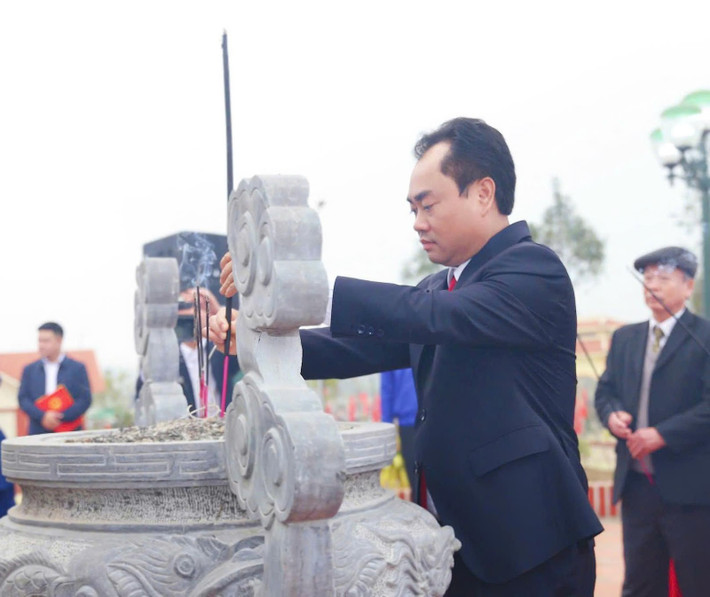 Bí thư Tỉnh ủy Thái Nguyên Trịnh Việt Hùng dâng hương tại Di tích lịch sử quốc gia Nơi thành lập cơ sở Đảng Cộng sản đầu tiên của Đảng bộ tỉnh Thái Nguyên Bí thư Tỉnh ủy Thái Nguyên Trịnh Việt Hùng dâng hương tại Di tích lịch sử quốc gia Nơi thành lập cơ sở Đảng Cộng sản đầu tiên của Đảng bộ tỉnh Thái Nguyên
