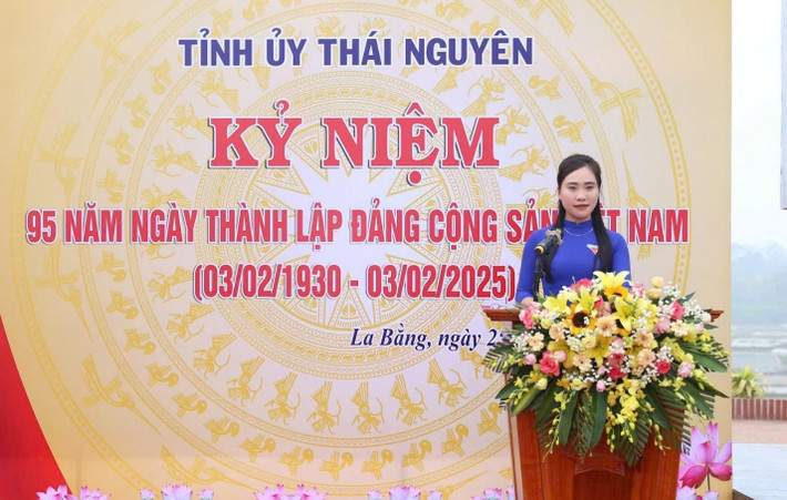 Đảng viên trẻ Đỗ Ngọc Hà, đại diện cho 95 đảng viên trẻ tiêu biểu của tỉnh phát biểu tại Lễ Kỷ niệm Đảng viên trẻ Đỗ Ngọc Hà, đại diện cho 95 đảng viên trẻ tiêu biểu của tỉnh phát biểu tại Lễ Kỷ niệm