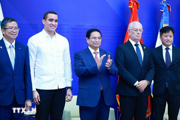 Thủ tướng Phạm Minh Chính với lãnh đạo Học viện Ngoại giao Dominicana. Ảnh: Dương Giang/TTXVN Thủ tướng Phạm Minh Chính với lãnh đạo Học viện Ngoại giao Dominicana. Ảnh: Dương Giang/TTXVN