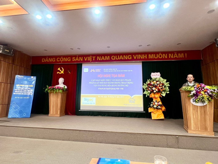 TS. Nguyễn Quang Nhật - Trưởng phòng 4 Cục Cảnh sát Giao thông (Bộ Công an) phát biểu chuyen-gia-cap-cao-ts-nguyen-quang-nhat-truong-phong-4-cuc-canh-sat-giao-thong-bo-cong-an-phat-bieu-tai-hoi-nghi.png