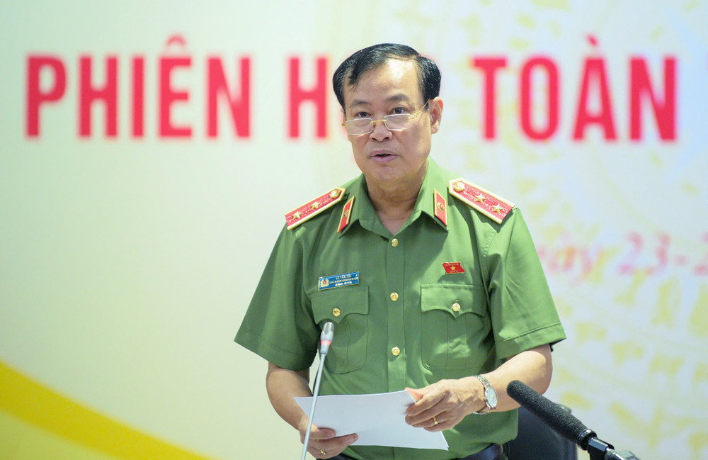 Chủ nhiệm Ủy ban Quốc phòng, An ninh và Đối ngoại, Trung tướng Lê Tấn Tới phát biểu Chủ nhiệm Ủy ban Quốc phòng, An ninh và Đối ngoại, Trung tướng Lê Tấn Tới phát biểu
