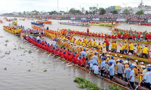 Nhiều hoạt động đặc sắc trong Lễ hội Oóc Om Bóc - Đua ghe Ngo Sóc Trăng