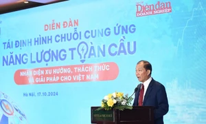 Phó Chủ tịch VCCI Hoàng Quang Phòng phát biểu tại diễn đàn. 