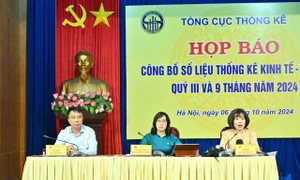 Tổng cục trưởng Tổng cục Thống kê Nguyễn Thị Hương chủ trì họp báo 