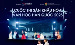 Sinh viên Việt Nam thi diễn kịch văn học Hàn Quốc