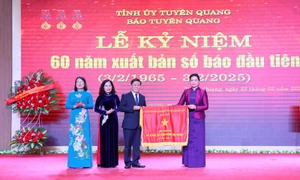 Báo Tuyên Quang vinh dự được nhận Cờ thi đua đơn vị xuất sắc trong phong trào thi đua năm 2023 của Thủ tướng Chính phủ.