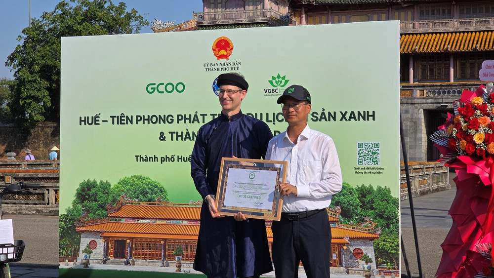 Trao chứng nhận công trình xanh LOTUS cho điện Thái Hòa hue-xanh3.jpg