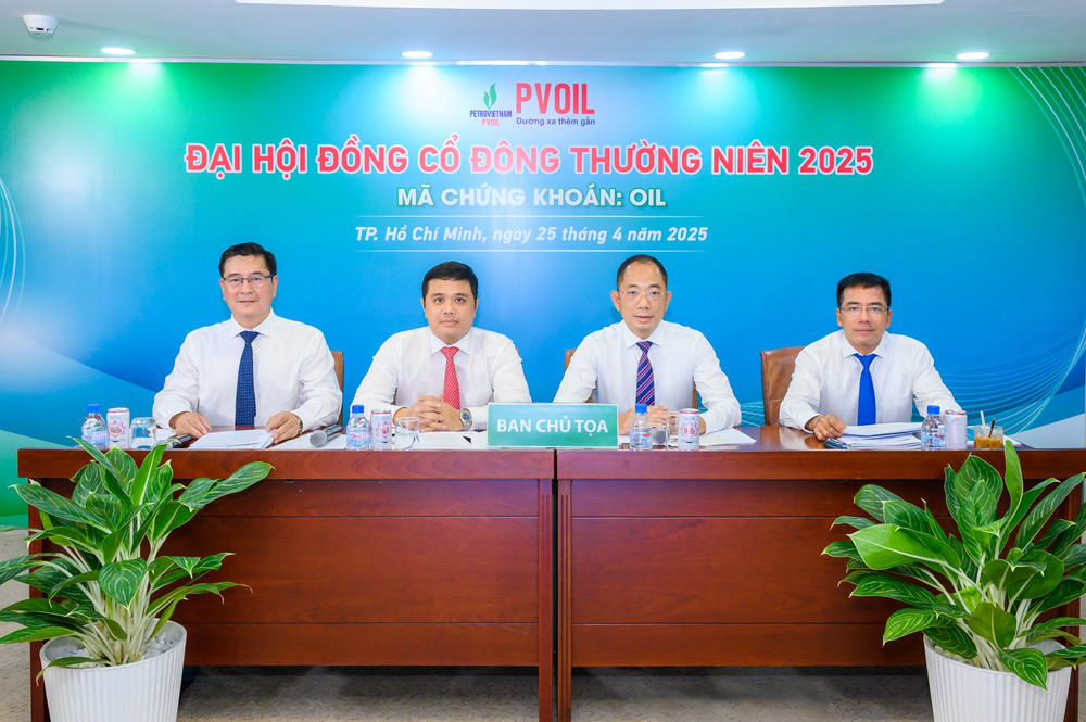 Ban Chủ tọa điều hành đại hội hinh-1.jpg
