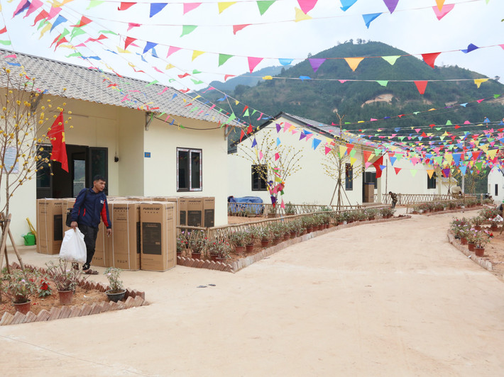 Máy lọc nước của nhà tài trợ gửi tới người dân. Ảnh: An Nhiên 0r2a5507.jpg