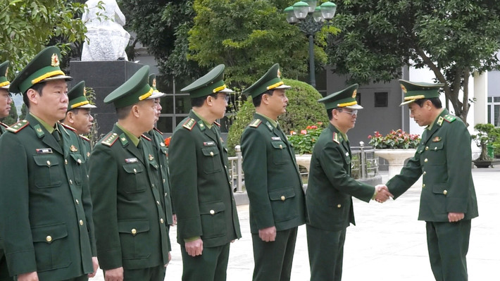 Đoàn công tác của Bộ Tư lệnh Biên phòng thăm, chúc tết BĐBP tỉnh Lào Cai doan-cong-tac-cua-bo-tu-lenh-bien-phong-tham-chuc-tet-bdbp-tinh-lao-cai.jpg