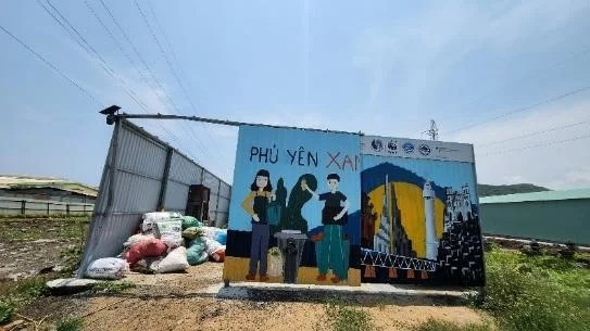 Điểm trung chuyển rác tạm xã An Mỹ sau khi được cải tạo mở rộng. Ảnh:WWF Việt Nam phu-yen-5.jpg