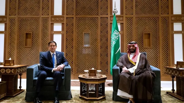 Thái tử Ảrập Xêút Mohammed bin Salman tiếp Ngoại trưởng Mỹ Marco Rubio tại thành phố Jeddah bên Biển Đỏ, ngày 10.3.2025. Ảnh: Al Arabiya thai-tu-a-rap-xe-ut-mohammed-bin-salman-mbs-gap-ngoai-truong-my-marco-rubio-trai-tai-thanh-pho-jeddah-ben-bien-do-10-3-2025-al-arabiya-1741662569322458725382.png