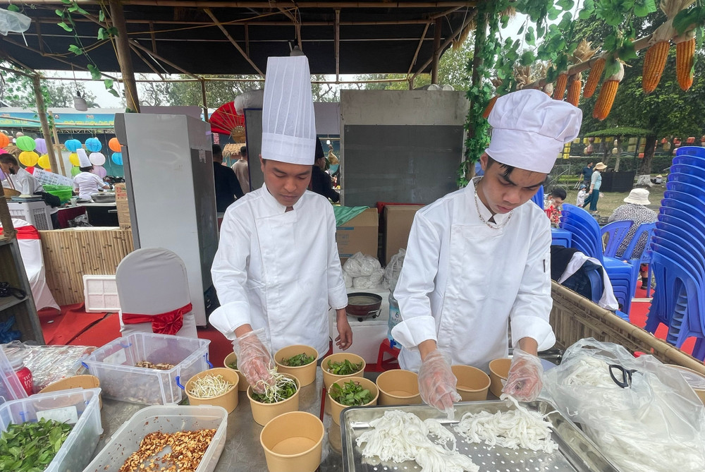 Phở chua ngọt của Cẩm Điền quán Phở chua ngọt của Cẩm Điền quán
