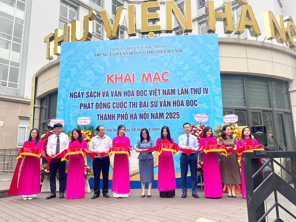 Cắt băng khai mạc Ngày Sách và Văn hóa đọc Việt Nam lần thứ IV TP. Hà Nội k1.jpg
