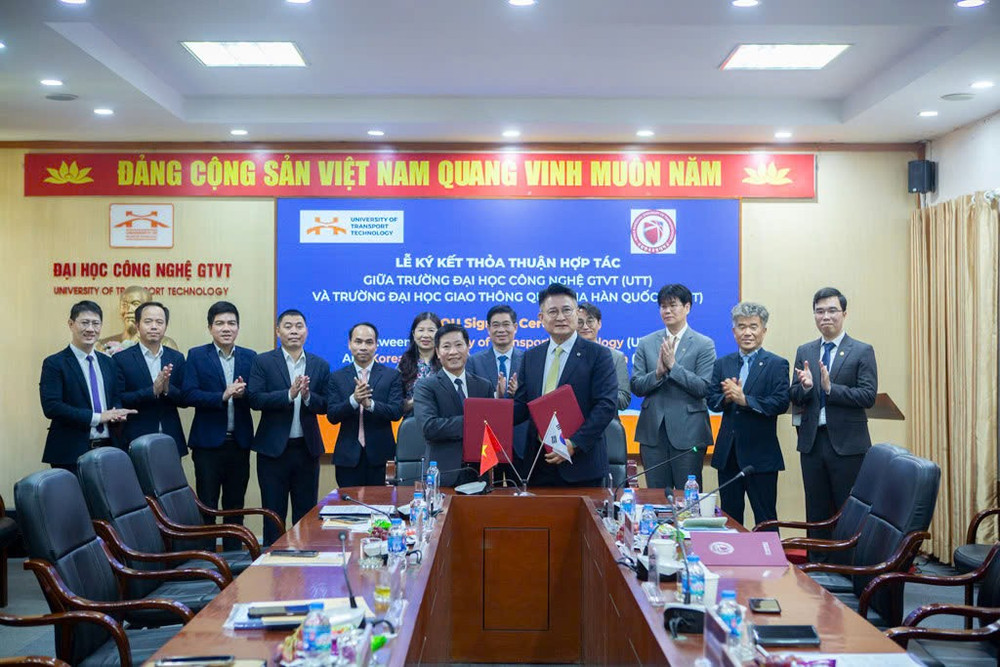Trường Đại học Công nghệ Giao thông Vận tải và Trường Đại học Giao thông Quốc gia Hàn Quốc ký kết Biên bản ghi nhớ hợp tác (MOU) z6511761500311-692fdbe2b7ef0d431946987d1584dd3a.jpg
