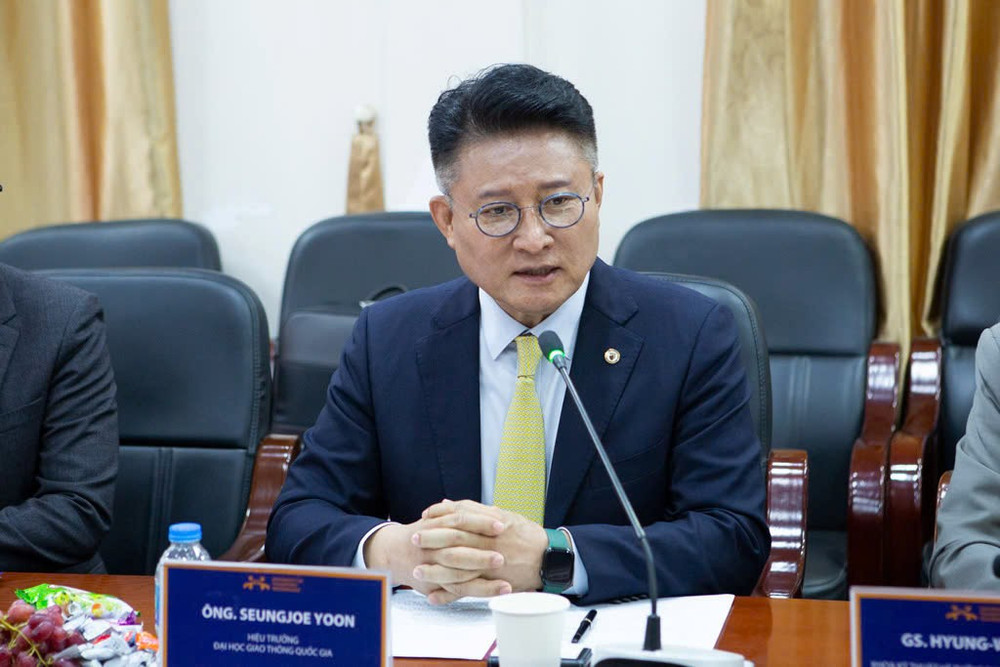 GS.Dr. Yoon Seungjoe, Hiệu trưởng Trường Đại học Giao thông Quốc gia Hàn Quốc z6511761520124-3bfb99e417fb13ed6e3d98bef602152d.jpg