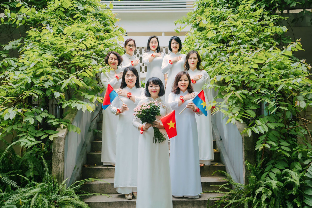 Nhiều trường đại học rực rỡ sắc đỏ của cờ hoa mừng 50 năm Ngày Giải phóng miền Nam, thống nhất đất nước ảnh 15 494152357-1090982499731706-1982584718308554195-n.jpg