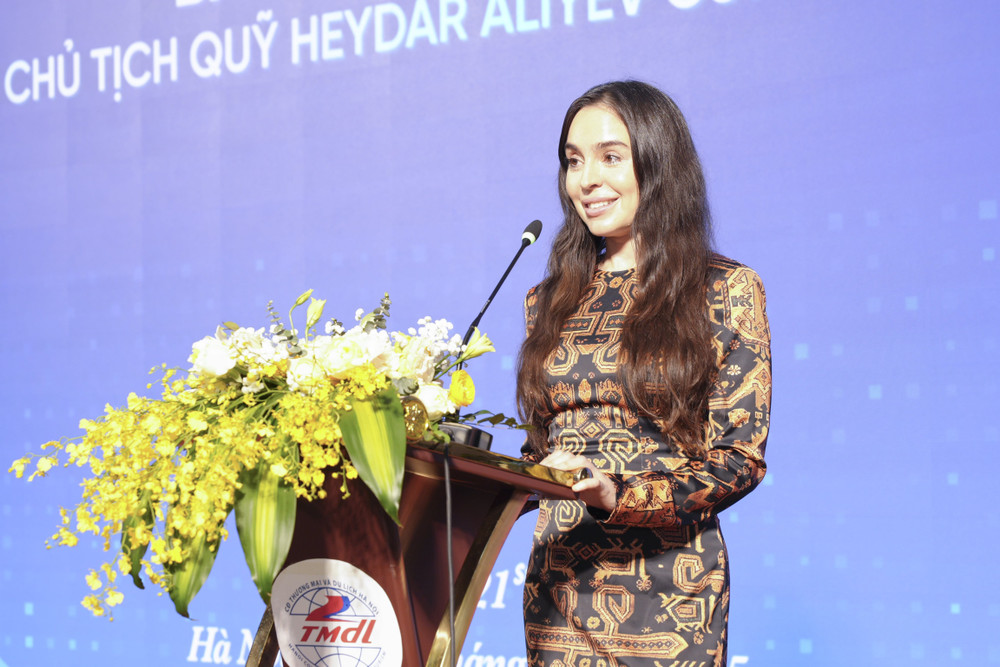 Bà Leyla Aliyeva - Phó Chủ tịch Quỹ Heydar Aliyev (Azerbaijan) phát biểu tại chương trình ba-leyla-aliyeva-pho-chu-tich-quy-heydar-aliyev-azerbaijan-phat-bieu-tai-chuong-trinh-min.jpg
