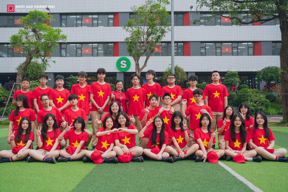 Học sinh Trường Tiểu học, THCS & THPT Ngôi Sao Hoàng Mai rạng rỡ khoác lên mình chiếc áo mang màu cờ Tổ quốc 494197030-616334221440136-5811065621544235565-n.jpg