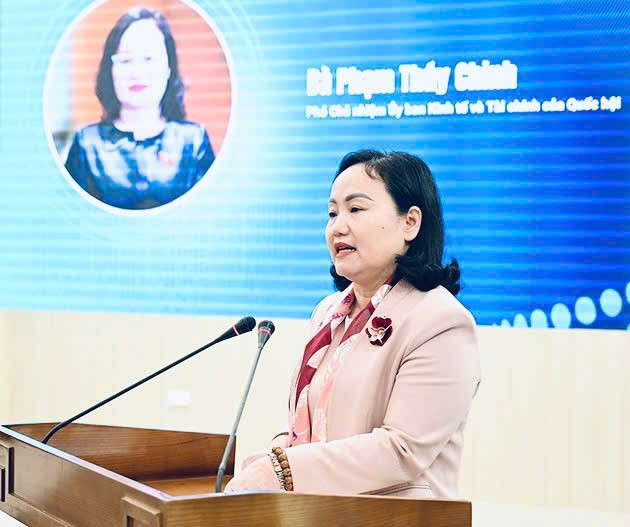 Phó Chủ nhiệm Ủy ban Kinh tế và Tài chính Phạm Thúy Chinh phát biểu tại tọa đàm z6421047656098-4948814fbe30df5f8d1d40fe66b367b4.jpg