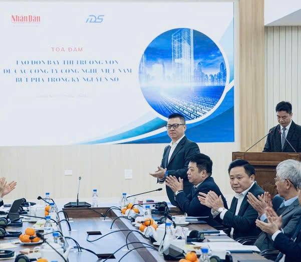 Tổng Biên tập Báo Nhân dân Lê Quốc Minh phát biểu khai mạc tọa đàm z6421047660902-66c27624b8f3a0eb5c37c37bd3c9fded-copy.jpg