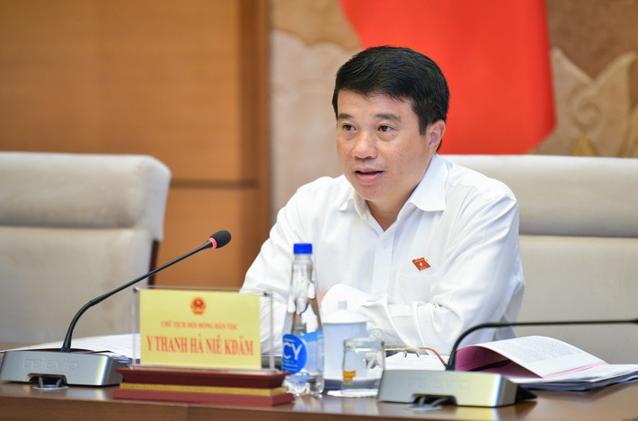 Chủ tịch Hội đồng Dân tộc Y Thanh Hà Niê Kđăm chủ trì Phiên họp toàn thể lần thứ 10 của Hội đồng Dân tộc. Ảnh: H. Ngọc avatar