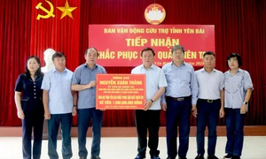 Giám đốc Học viện Chính trị Quốc gia Hồ Chí Minh Nguyễn Xuân Thắng trao hỗ trợ tỉnh Yên Bái 1,5 tỷ đồng để khắc phục hậu quả thiên tai 