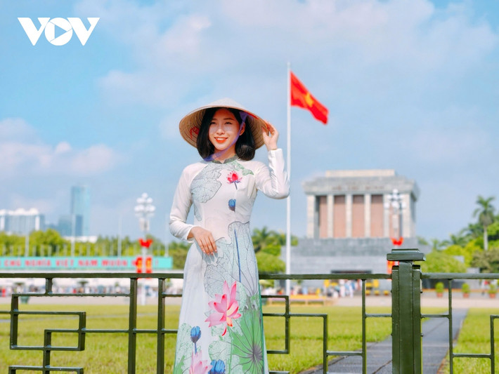 người dân xếp hàng dài vào lăng viếng bác trong ngày tết độc lập hình ảnh 11 nguoi dan xep hang dai vao lang vieng bac trong ngay tet doc lap hinh anh 11