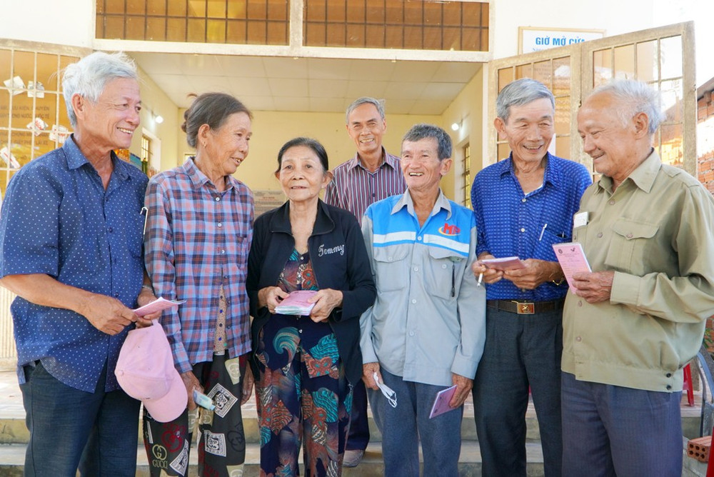 BHXH Việt Nam lấy người dân và doanh nghiệp làm trung tâm, bảo đảm quyền lợi tốt nhất cho người tham gia. BHXH Việt Nam lấy người dân và doanh nghiệp làm trung tâm, bảo đảm quyền lợi tốt nhất cho người tham gia.