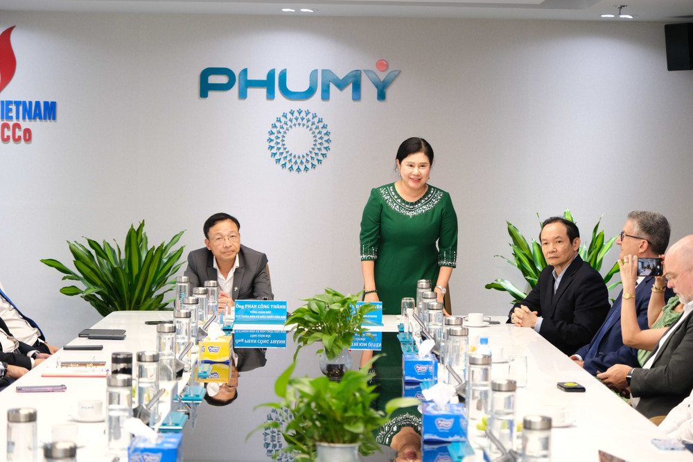 Bà Huỳnh Thị Kim Quyên phát biểu tại lễ ký kết. Ảnh: Đình Khôi. ba-huynh-thi-kim-quyen-phat-bieu-tai-le-ky-ket-compressed.jpg