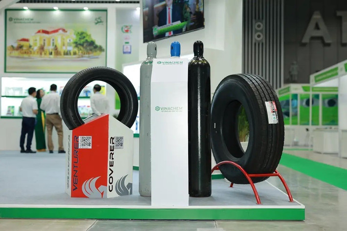 Sản phẩm lốp ô tô của Công ty CP Công nghiệp Cao su miền Nam và Công ty cổ phần Cao su Đà Nẵng DRC. Ảnh: Vinachem. 415a5063.jpg