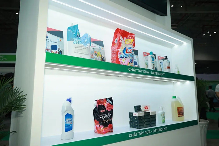 Các sản phẩm của Công ty CP Xà phòng Hà Nội và Công ty CP Bột giặt LIX. Ảnh: Vinachem. 415a5656.jpg