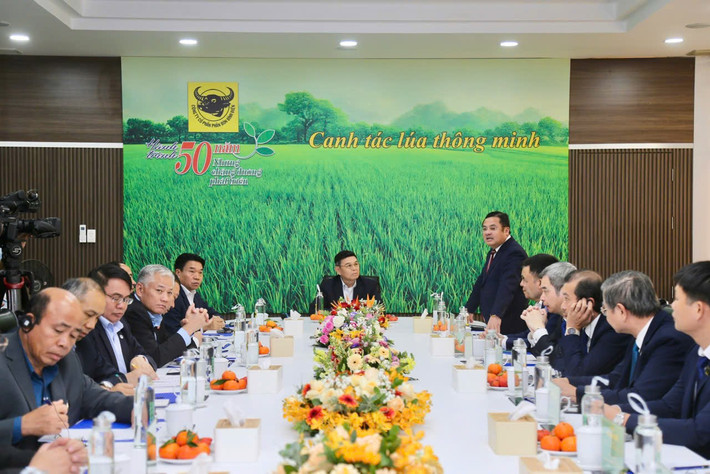 Chủ tịch Hội đồng thành viên Tập đoàn Hóa chất Việt Nam Phùng Quang Hiệp phát biểu z6156660866528-b21291cac4bbe6f76ab67d54ceca691b.jpg