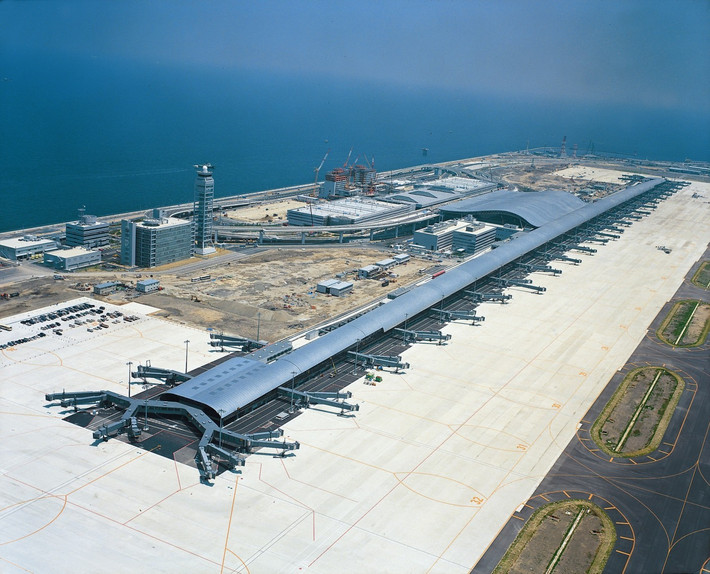 Sân bay Kansai tọa lạc trên hòn đảo nhân tạo giữa vịnh Osaka, Nhật Bản 2-2-8110.jpg
