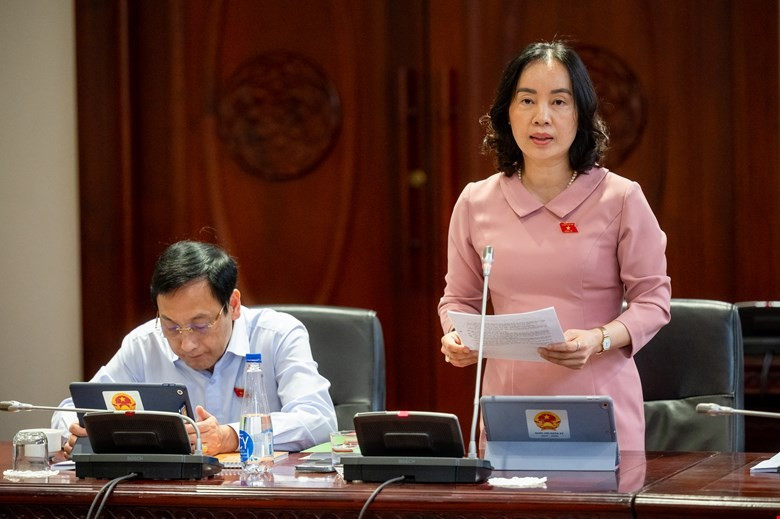 Ủy viên là ĐBQH hoạt động chuyên trách tại Ủy ban Khoa học, Công nghệ và Môi trường Nguyễn Thị Kim Anh phát biểu 202504281225138627-z61-8337.jpg