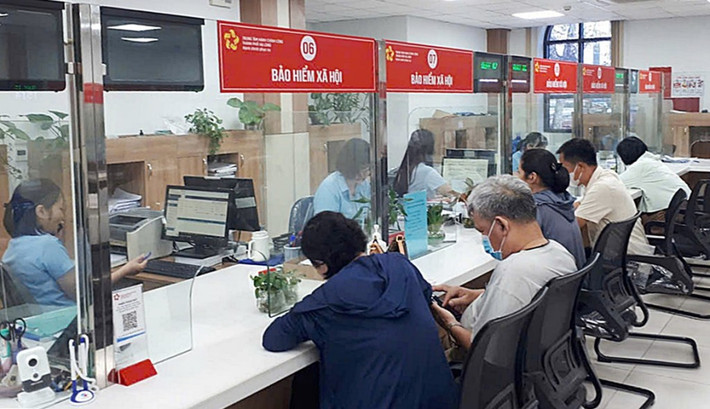 TP. Hạ Long, tỉnh Quảng Ninh giải quyết chính sách BHXH, BHYT cho người dân 2264849-trung-tam-hanh-chinh-cong-tp-ha-long-giai-quyet-thu-tuc-cho-nguoi-dan-lien-quan-chinh-sach-bhxh-bhyt-08511504.jpg