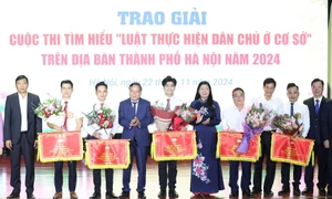 Hà Nội: Trao giải cuộc thi “Tìm hiểu Luật Thực hiện dân chủ ở cơ sở”