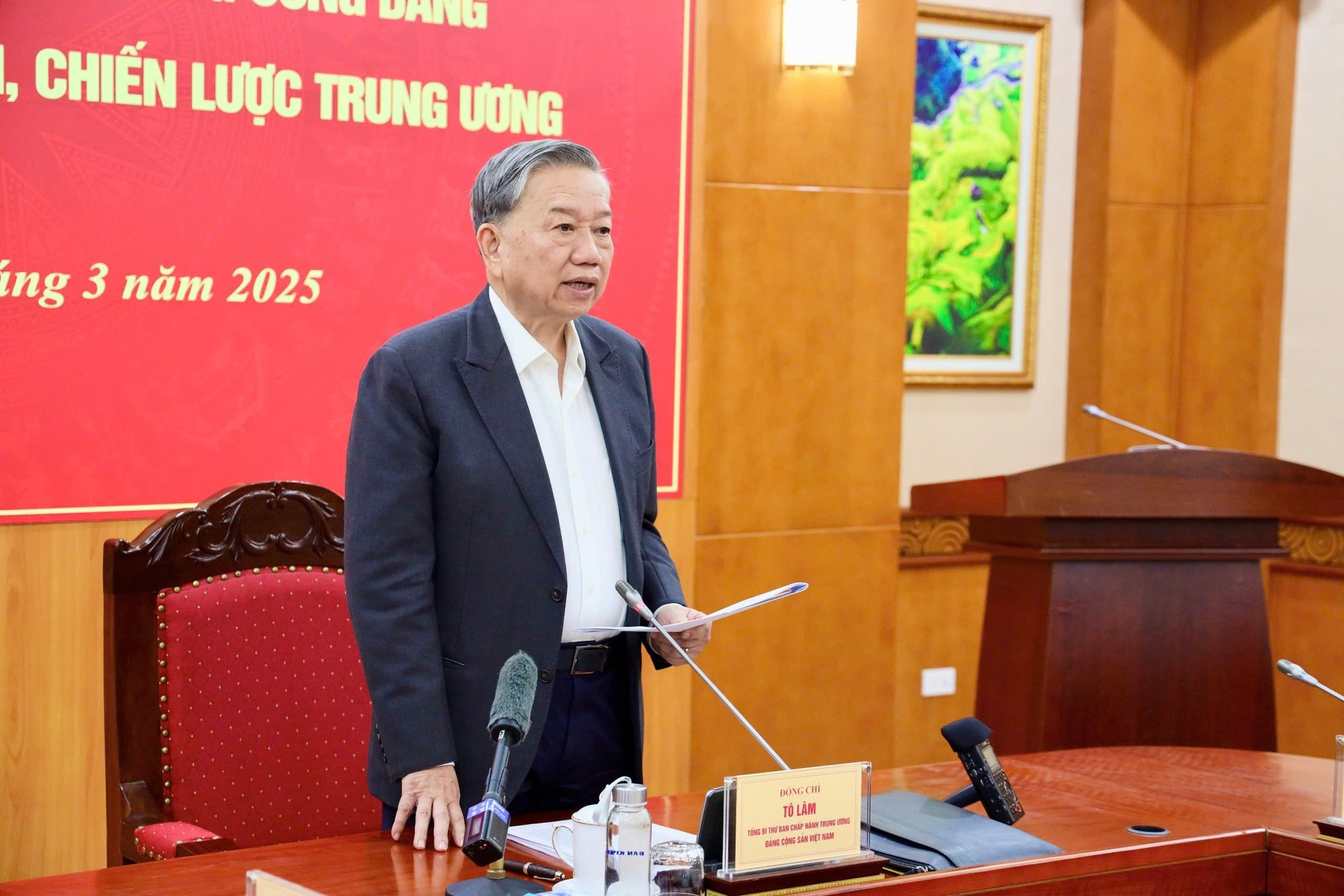 Tổng Bí thư Tô Lâm phát biểu tại cuộc làm việc với Ban Chính sách, chiến lược Trung ương, nhấn mạnh nhiều yêu cầu về thúc đẩy phát triển kinh tế tư nhân Ảnh: VGP tbt-to-lam.jpg